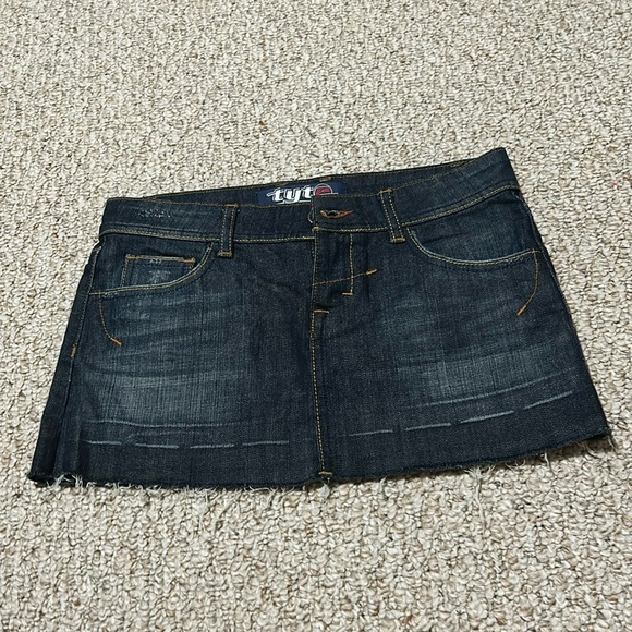 Y2K mini denim skirt! Super trendy and cute - Picture 1 of 3